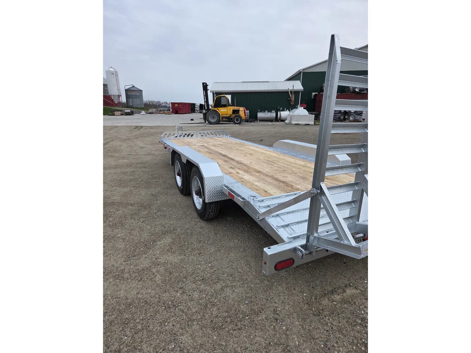 Galvanized XHD tandem equipment float with ramps up