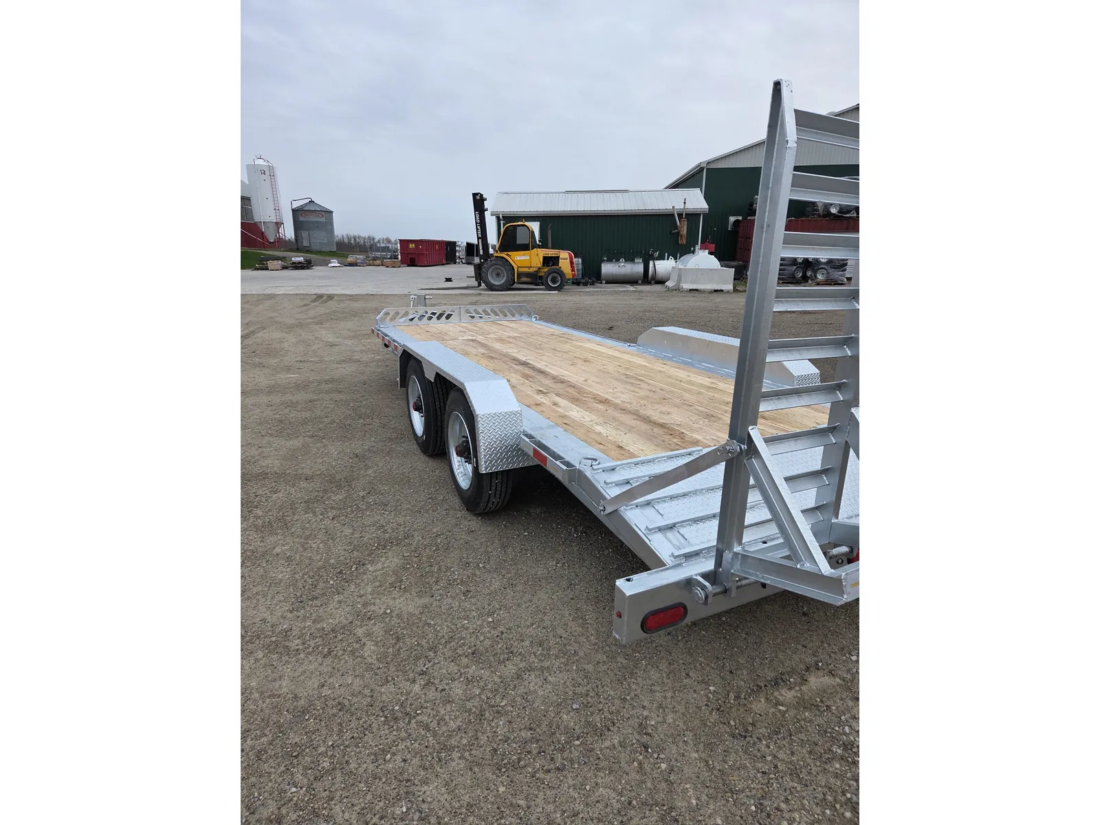 Galvanized XHD tandem equipment float with ramps up