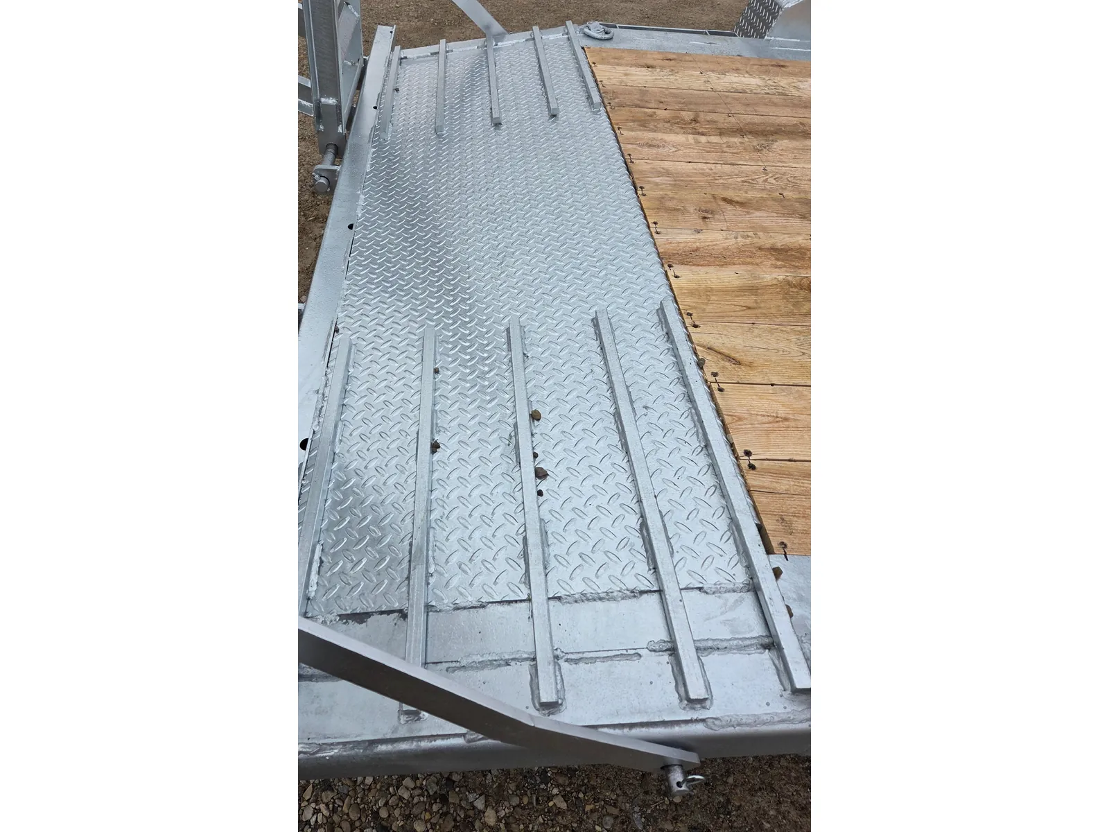 Checker plate beavertail with traction cleats and ramps
